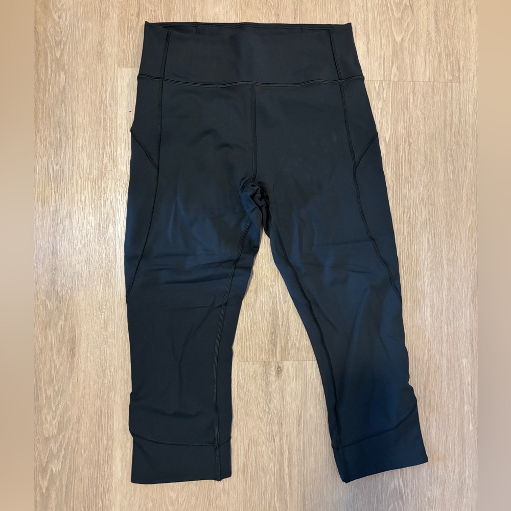 Lululemon in movement crops size 8
